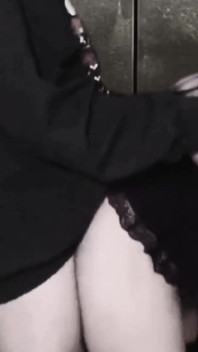 WTF! Awek dalam skirt dan stoking jala berkongkek dan dapat creampie dalam lif!
