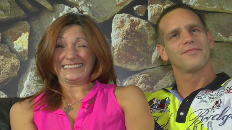 German Homemade: Quente alemã milf fodida por dois caras com tesão