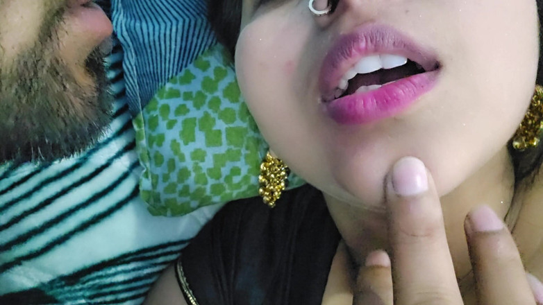 Neha bhabhi0832: Manželka Romence Kising Sex