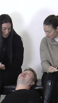 Olga y Natasa fumando