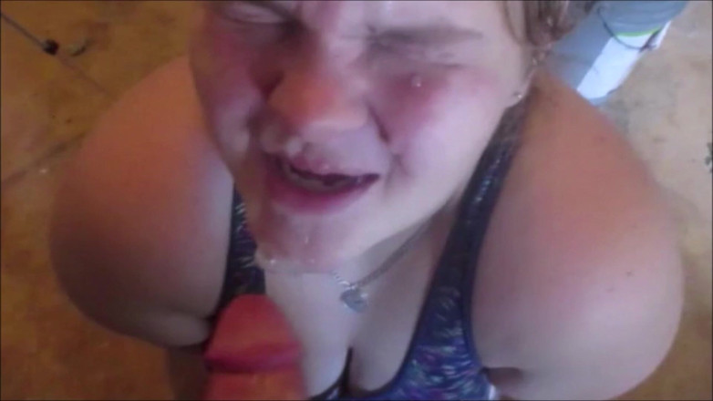 Fat Goddes: La moglie con il cassonetto si fa un bagno piena...