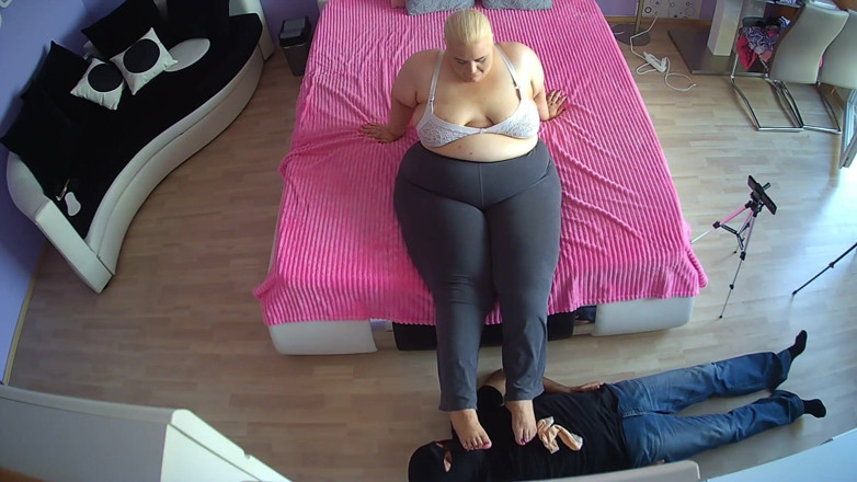 Worshipped by Alex: Worshiping the feet of a SSBBW