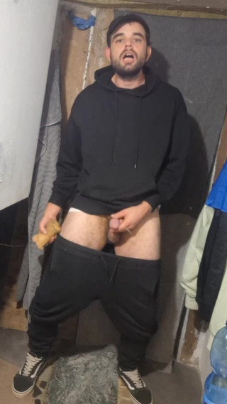 jerkofflover: Patenci Terk Edilmiş Binaya Boşalıyor