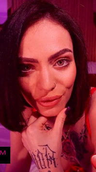 Clara Mia își împarte viața sexuală cu urmăritorii ei