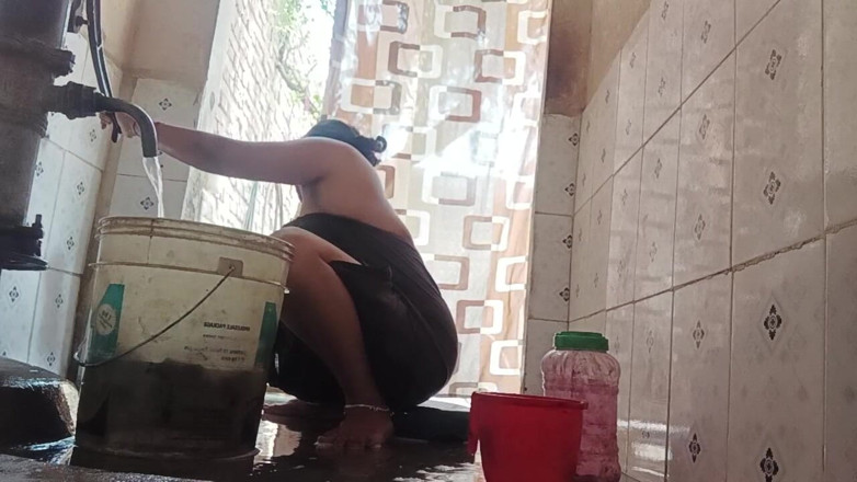 Desi_bhabhi121: XXX Video of Naked Bhabhi Bathing
