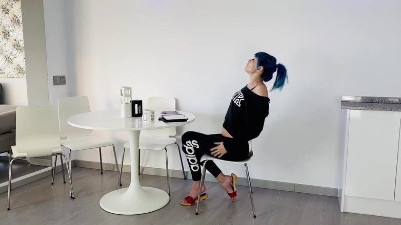 Candystart Videos: Streching a Visgling v kanceláři