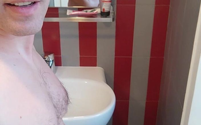 Cock &amp; Body Worship: Banyoda büyük yarağımı sıvazlıyorum