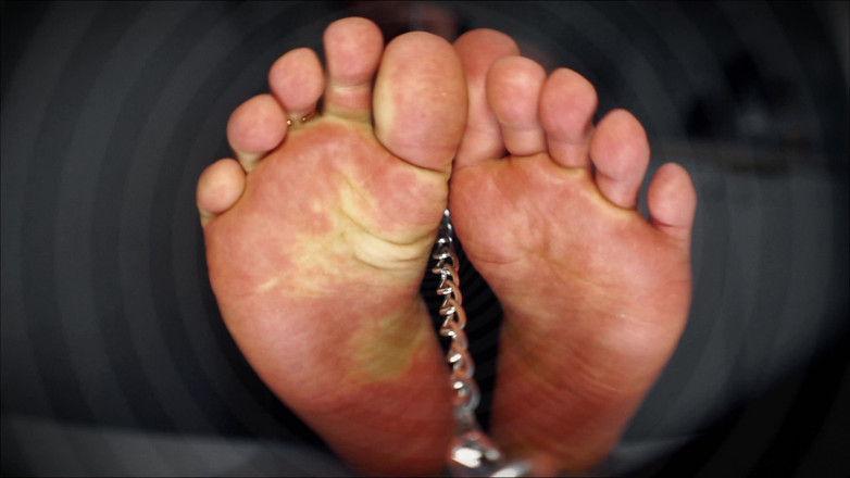 CashmasterAngel: मास्टर के पैरों को जंजीर से बांधा गया