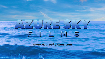 Azure Sky Films: Любительська мамка поголює пизду, а потім трахає пальцями з кремпаєм