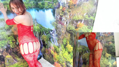 Nicolette69w: Saat semua orang pergi, cewek ini menari dengan kostum jumpsuit...