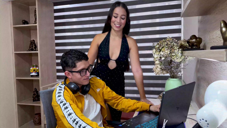 Daniela andrea: Cewek semok latina yang lagi sange ngentot sama abang tirinya...