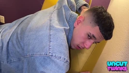 Joven toda americana twink folla latina semental a pelo sin cortar Jay Jay Jay