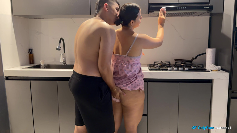 PronoiaMey: I fratellastro condividono un letto a causa del freddo, ma...
