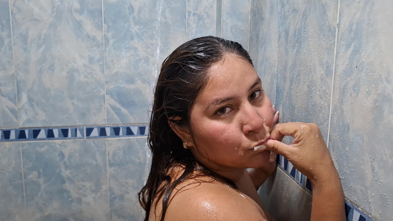 SugarPose: Sapphire face duș goală