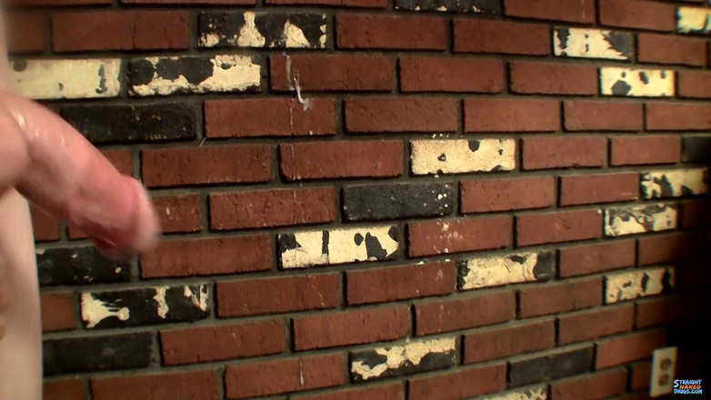 Straight naked thugs: Sean har en sats att leverera