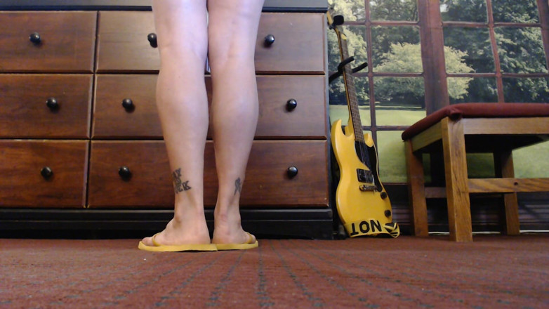 Abby Anna: Yellow flip flops