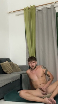 Üstsüz medyum 90 gün sperm tutmanın doruklarına boşalıyor