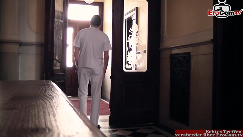 EroCom: Sexy geoliede latina laat haar masseur haar verleiden tot seks