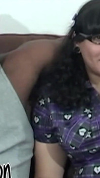 Dorky teen se nemůže dočkat, až se dostane tvrdého zacházení s ptákem od černého hřebce