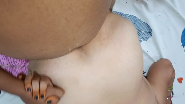 Catchybusty: Vesnická holka si užívá a baví se