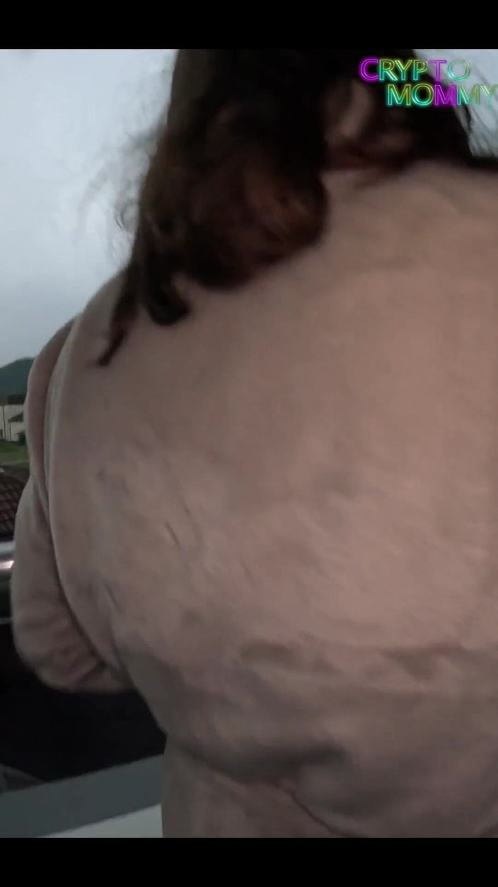 Crypto Mommy: Trascorri ogni giorno con una puttana cyber!