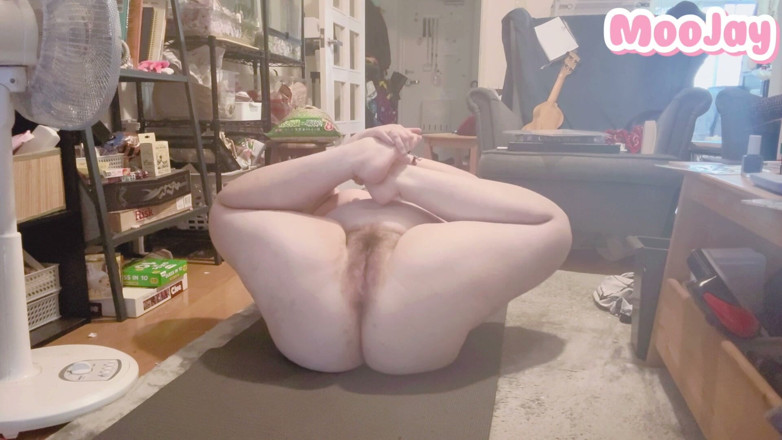 Moo Jay: BBW Fat Saggy Big Tits Yoga