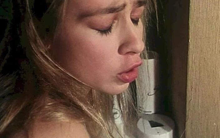 Inhonorof porn: 90 के दशक का कॉलेज: जिम लॉकर रूम में 3 तरह से सेक्स