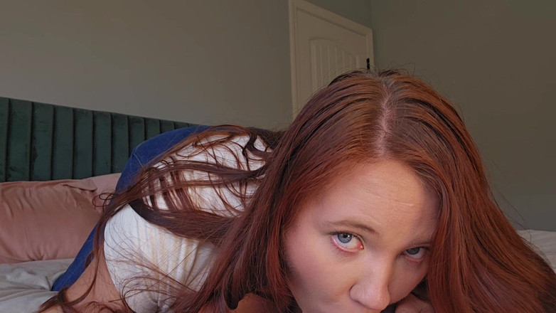 Annabelle Rogers: 얼굴에 거대한 젖탱이를 쑤셔 넣는 계모와 작은 자지