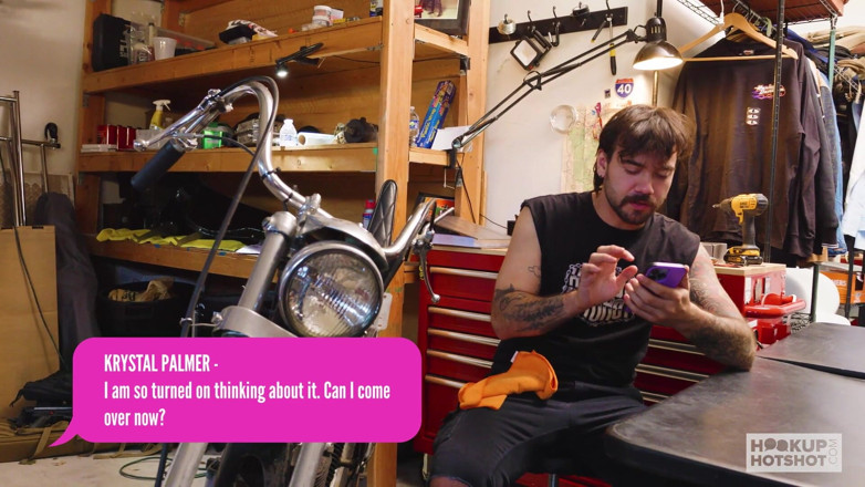 Hookup Hotshot: Krystal Palmer le pide a un chico que se conecte...