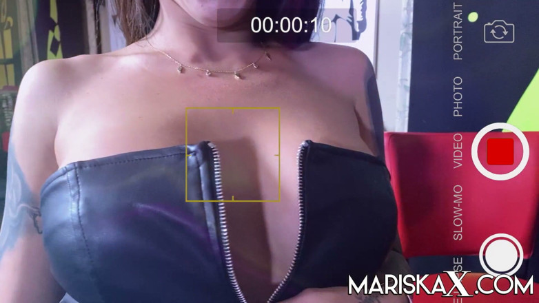 Mariska x: МАРІСКАКС. Татуйована повія Медуза з великими цицьками приймає 2 члени