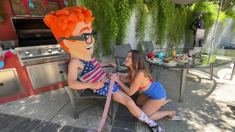 PornDudeCasting: Aderes Quin Blows Porn Dude’s Fireworks