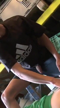 Cowok-cowok skater yang lagi sange berat ini pengen banget dientot sama kontol dan pantat