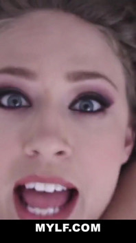 Vollbusige blondine wird aggressiv in pOV gefickt
