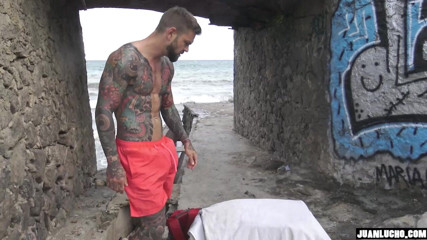 Juan Lucho Gay: Outdoor Thatch