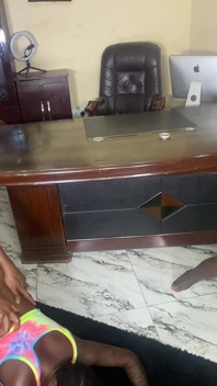 नए साल के जश्न के लिए नंगा नाच पार्टी