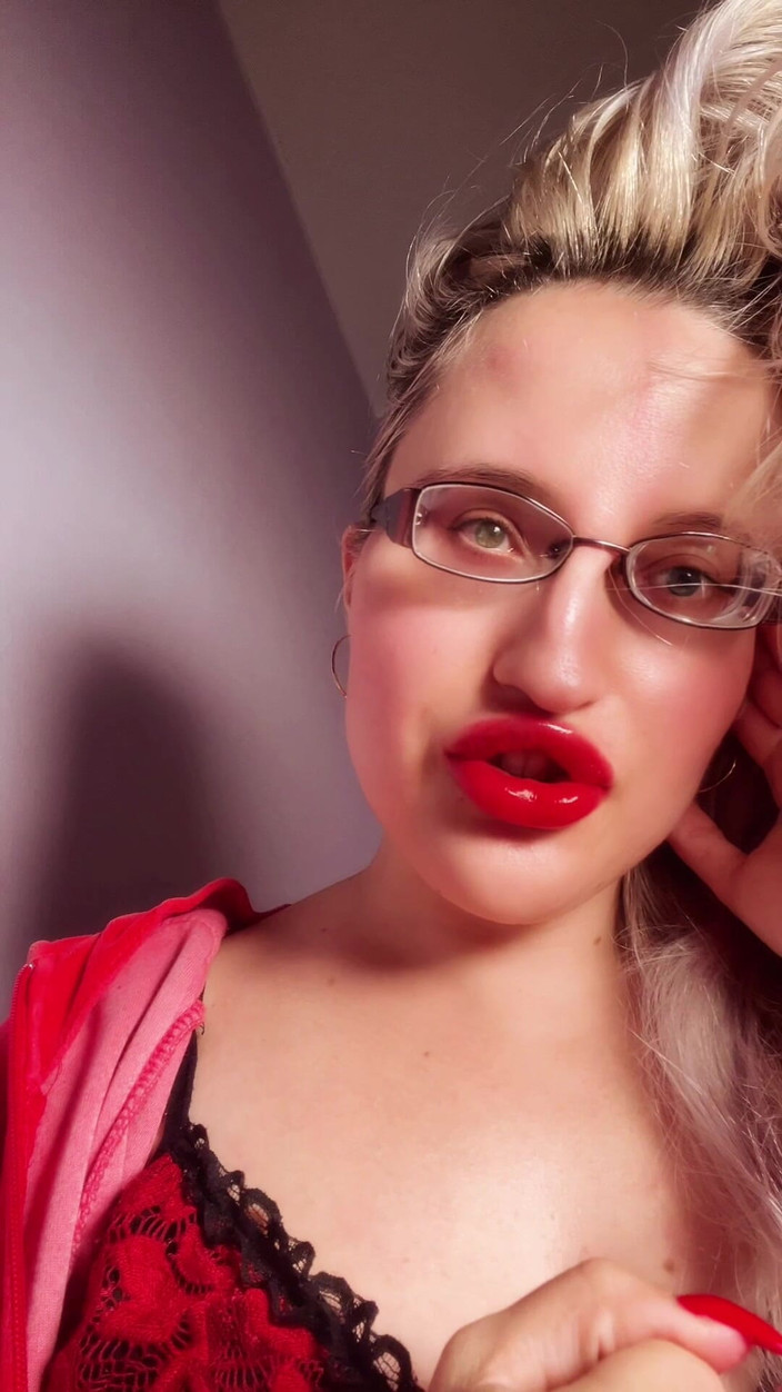FinDom Goaldigger: Kecanduan bibir lipstik merah gloss sempurna fetish lipstik findom