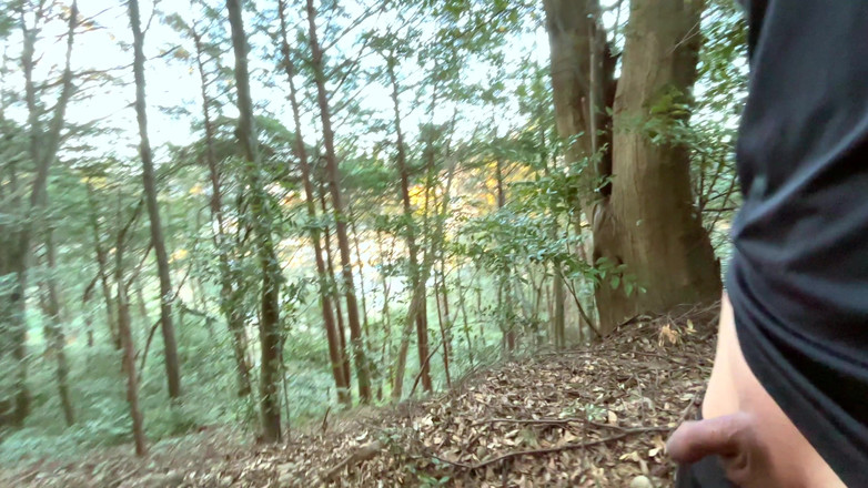 hueikun: Chłopiec napletka miga w drewnie i siusiu