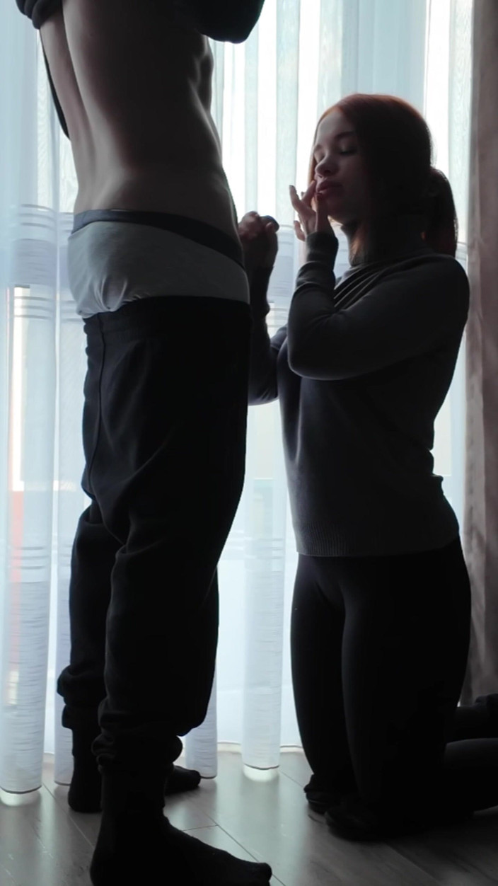 xKeryB: Çalışmak istemiyorum! Sikli üvey erkek kardeşini emmek istiyorum