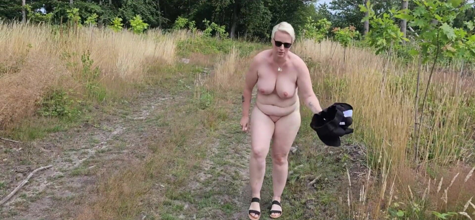 UserBitch1: La Primera Vez Completamente Desnudo