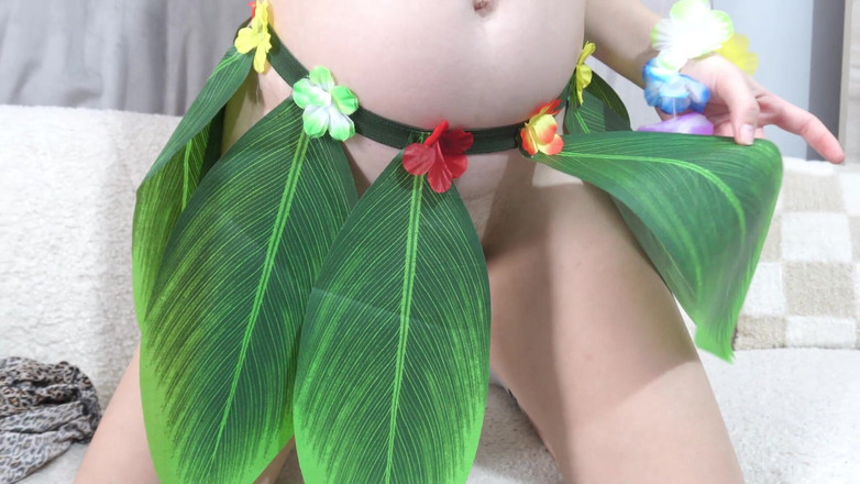 AmayaMori: Aku lagi asik masturbasi pakai kostum cosplay hawaii!