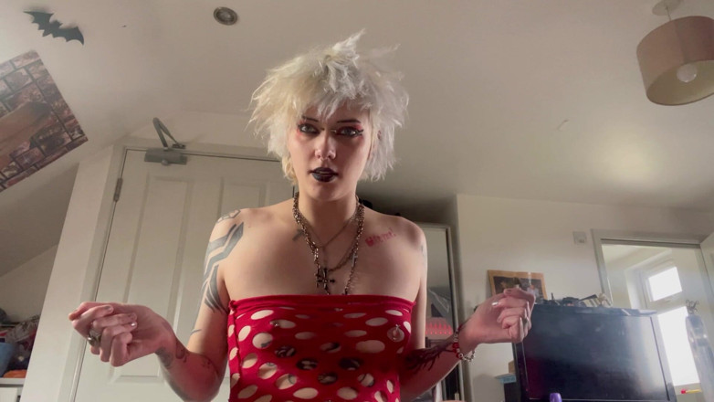 Glitterqueen1999: Ăn bạn trai ngoại tình của tôi, thu nhỏ anh...