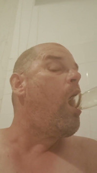 Sucking Round in the Bathroom