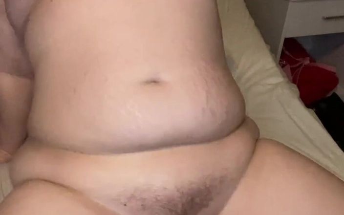 KinkyKatie: Dnešní video je moje velmi nadržená noční rutina!