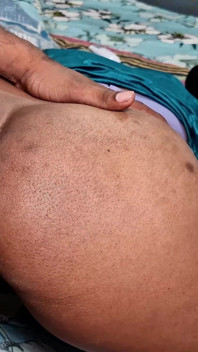 Cậu bé giao bao cao su đã trình diễn bản demo cho Bhabhi rất thích làm tình