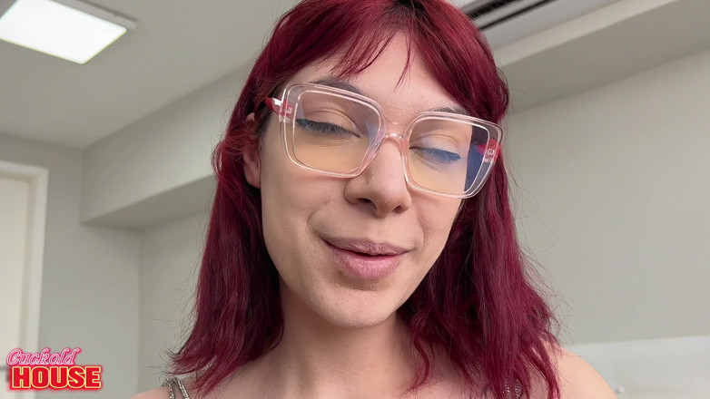 CuckoldHouse: Wanita nakal yang sudah berkahwin ini hanya berumur 18 tahun, dan...