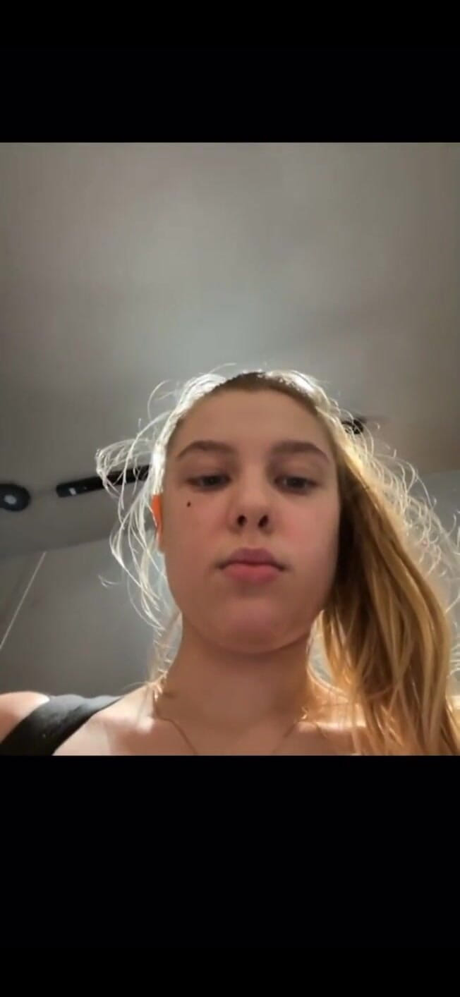 JuiceLussie: Публичный анальный сквирт. с фистингом. Фут-фетиш