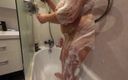 Emma Alex: 肥皂完美的继妹身体在 4k 慢动作