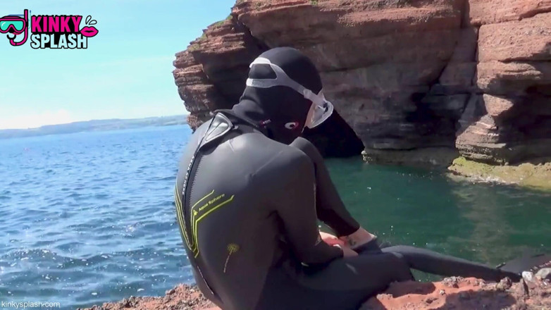 UKCuteGirl Lucy Lauren: Freediving Fetish Fantasy Fins, Gasps &amp; Underwater Control