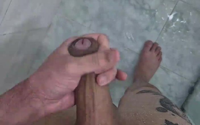 Lkdick8: Jugando con el pene en la ducha