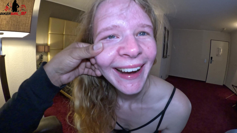 Bikergirl_97: ¿Me estoy convirtiendo en una puta barata ahora?